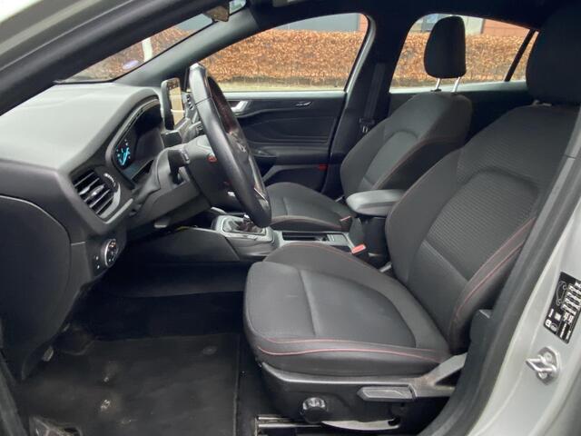 Ford FOCUS 1.0 EcoBoost ST Line Business met o.a. navi, lm velgen, cruise, parkeersensoren, etc.