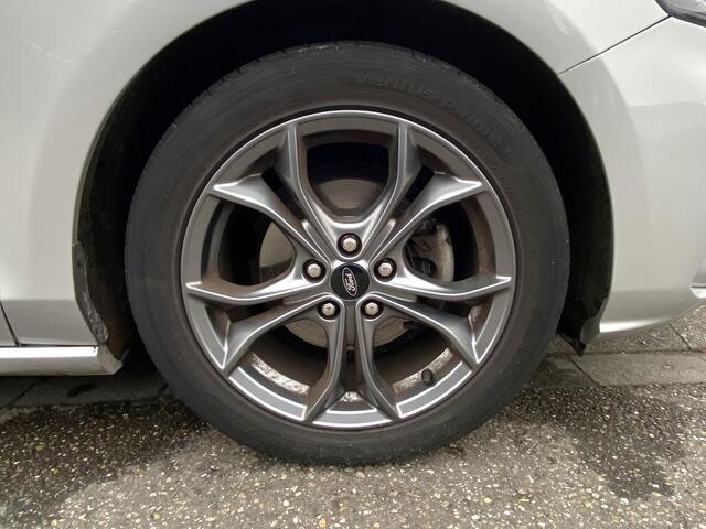 Ford FOCUS 1.0 EcoBoost ST Line Business met o.a. navi, lm velgen, cruise, parkeersensoren, etc.