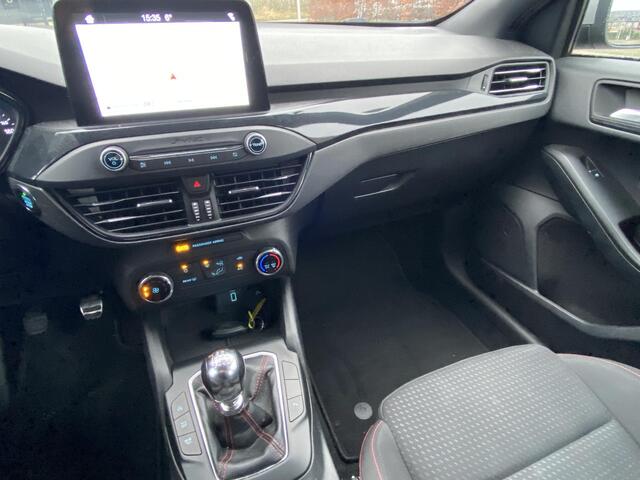 Ford FOCUS 1.0 EcoBoost ST Line Business met o.a. navi, lm velgen, cruise, parkeersensoren, etc.