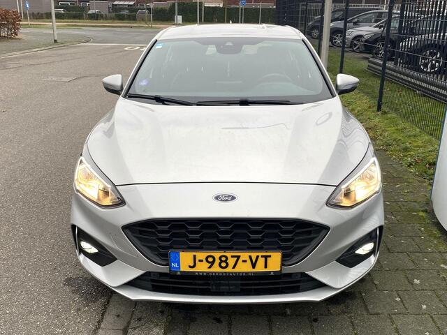 Ford FOCUS 1.0 EcoBoost ST Line Business met o.a. navi, lm velgen, cruise, parkeersensoren, etc.