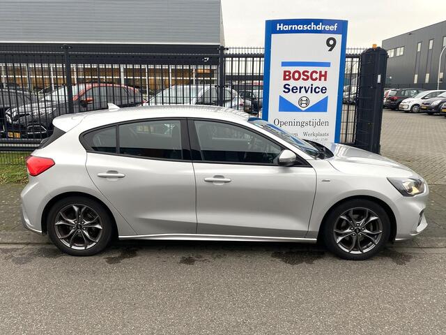 Ford FOCUS 1.0 EcoBoost ST Line Business met o.a. navi, lm velgen, cruise, parkeersensoren, etc.