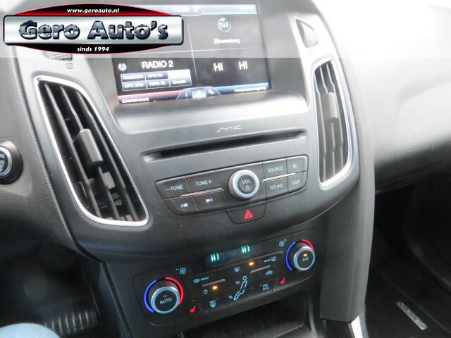 Ford FOCUS Wagon 1.0 Titanium station vol opties ,oa airco ecc ,stuurverwarming etc