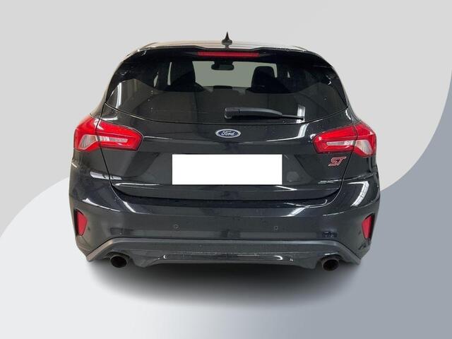 Ford FOCUS 2.3 EcoBoost ST-3 | 280pk Automaat! | Winter Pack | Adaptive LED | Sper differentieel | Achteruitrijcamera | Navigatie