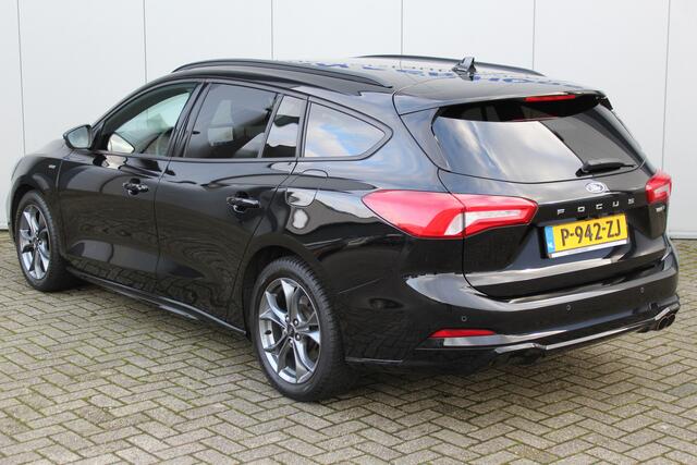 Ford FOCUS Wagon 1.0-125pk EcoBoost Mild-Hybrid ST-Line X . Luxe, correct nette en goed onderhouden Ford Focus Wagon ! Volautm. airco dual, navigatie, telefoonvoorb., camera, stuur-, stoel- en voorraamverwarming, head-up-display, elektr. trekhaak, LED verlichting et