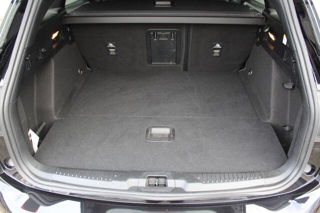 Ford FOCUS Wagon 1.0-125pk EcoBoost Mild-Hybrid ST-Line X . Luxe, correct nette en goed onderhouden Ford Focus Wagon ! Volautm. airco dual, navigatie, telefoonvoorb., camera, stuur-, stoel- en voorraamverwarming, head-up-display, elektr. trekhaak, LED verlichting et
