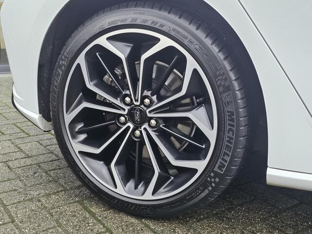 Ford FOCUS 1.5i EcoB. 110kW ST-Line Business 150pk Navi, Winterpack, Led, Half Leder, 18", Afn. Trekhaak.