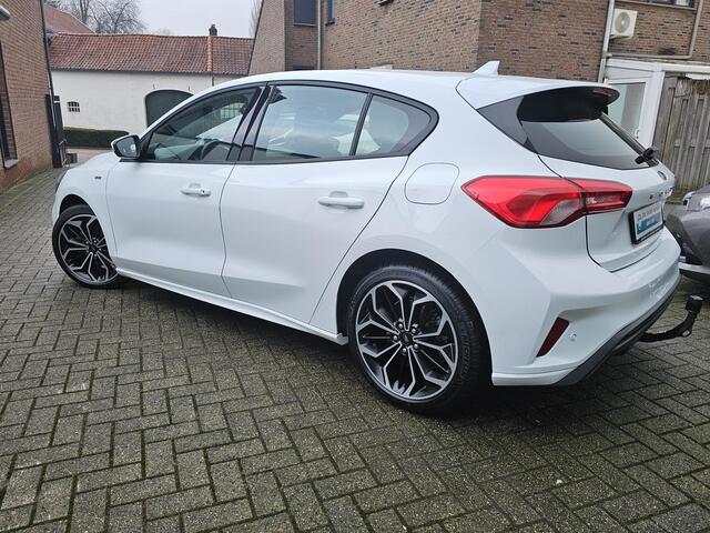 Ford FOCUS 1.5i EcoB. 110kW ST-Line Business 150pk Navi, Winterpack, Led, Half Leder, 18", Afn. Trekhaak.