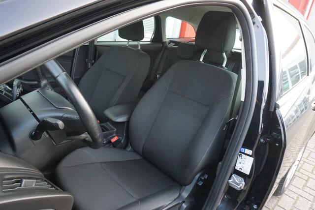 Ford FOCUS Wagon 1.0 Titanium | Climate Control | Cruise Control | Trekhaak |