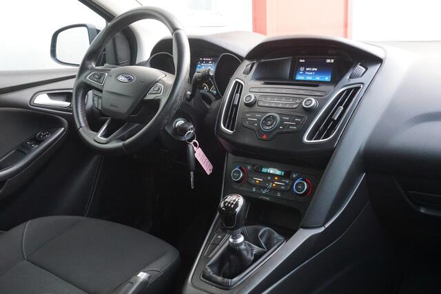 Ford FOCUS Wagon 1.0 Titanium | Climate Control | Cruise Control | Trekhaak |