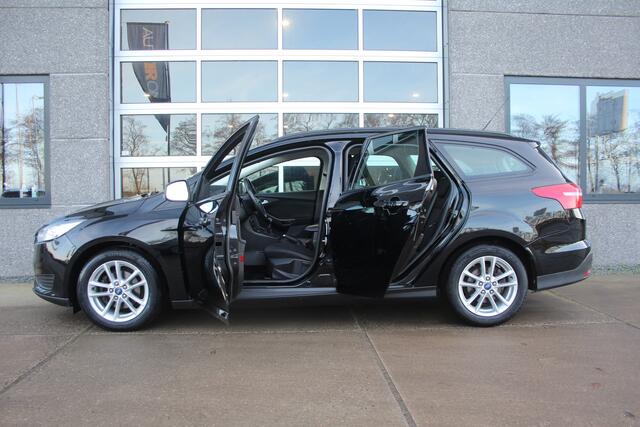 Ford FOCUS Wagon 1.0 101 Pk Trend Navigatie, Trekhaak, LM