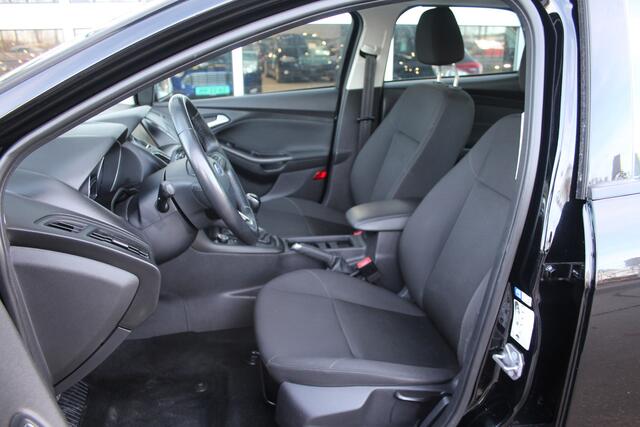 Ford FOCUS Wagon 1.0 101 Pk Trend Navigatie, Trekhaak, LM