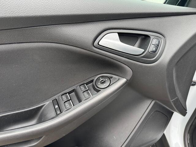 Ford FOCUS Wagon 1.0 Lease Edition navi