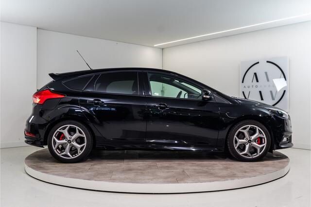 Ford FOCUS 2.0 ST 251PK | Bull X | HG Tune | Carplay | Leder | Garantie