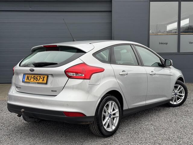 Ford FOCUS 1.0 Titanium Clima,Cuise,PDC,Trekhaak,Weinig KM,APK tot 05-2025
