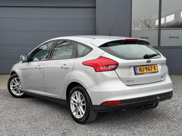 Ford FOCUS 1.0 Titanium Clima,Cuise,PDC,Trekhaak,Weinig KM,APK tot 05-2025
