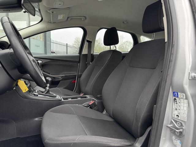 Ford FOCUS 1.0 Titanium Clima,Cuise,PDC,Trekhaak,Weinig KM,APK tot 05-2025
