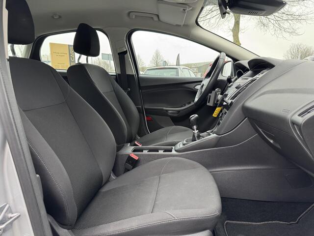 Ford FOCUS 1.0 Titanium Clima,Cuise,PDC,Trekhaak,Weinig KM,APK tot 05-2025