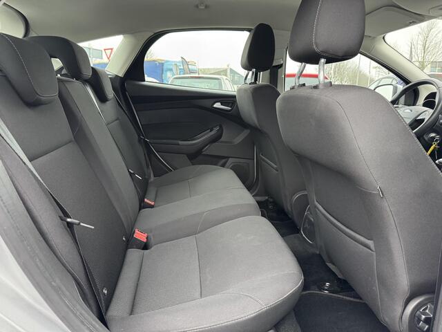Ford FOCUS 1.0 Titanium Clima,Cuise,PDC,Trekhaak,Weinig KM,APK tot 05-2025