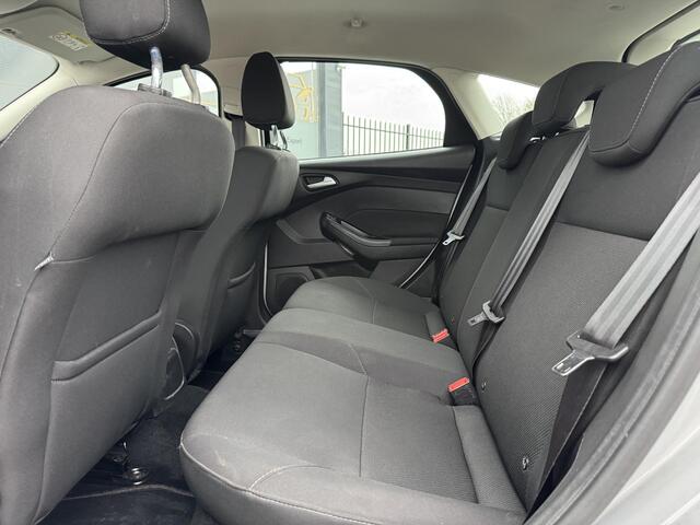 Ford FOCUS 1.0 Titanium Clima,Cuise,PDC,Trekhaak,Weinig KM,APK tot 05-2025