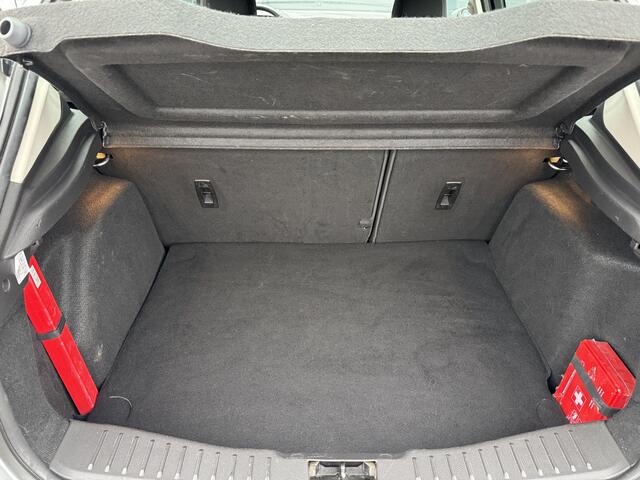 Ford FOCUS 1.0 Titanium Clima,Cuise,PDC,Trekhaak,Weinig KM,APK tot 05-2025