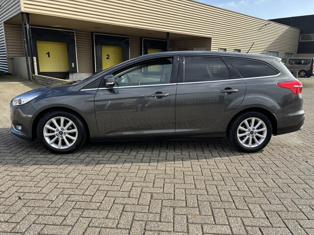 Ford FOCUS Wagon 1.0 Titanium AUTOMAAT [ Fm navi,camera,cruise,trekhaak,lmv,ecc,pdc ]