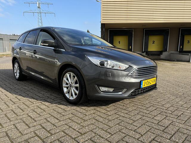 Ford FOCUS Wagon 1.0 Titanium AUTOMAAT [ Fm navi,camera,cruise,trekhaak,lmv,ecc,pdc ]