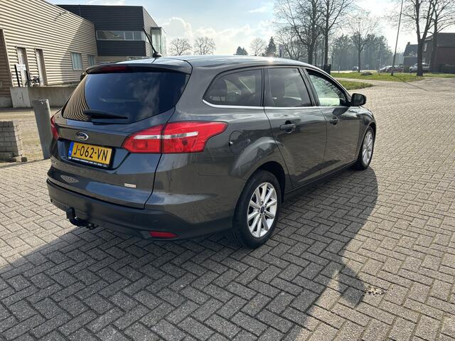 Ford FOCUS Wagon 1.0 Titanium AUTOMAAT [ Fm navi,camera,cruise,trekhaak,lmv,ecc,pdc ]
