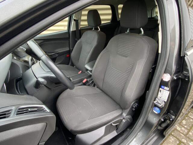 Ford FOCUS Wagon 1.0 Titanium AUTOMAAT [ Fm navi,camera,cruise,trekhaak,lmv,ecc,pdc ]