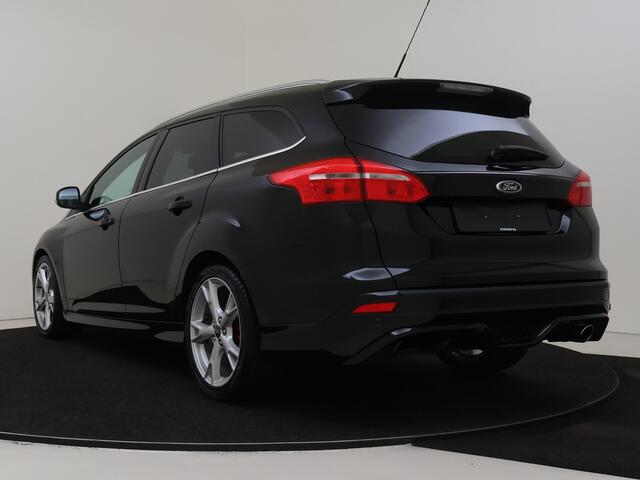 Ford FOCUS Wagon 1.5 Titanium 150pk | Leder | Navigatie | 18" Velgen | Voorruitverwarming | 1500kg Trekgewicht |