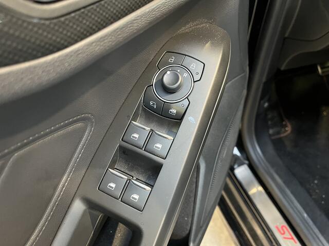 Ford FOCUS Wagon EcoBoost Hybrid 155 pk ST Line X | Pano | Winter Pack | AGR | Adapt. cruise | Camera I HUD I Alarm | gar. tm 2027