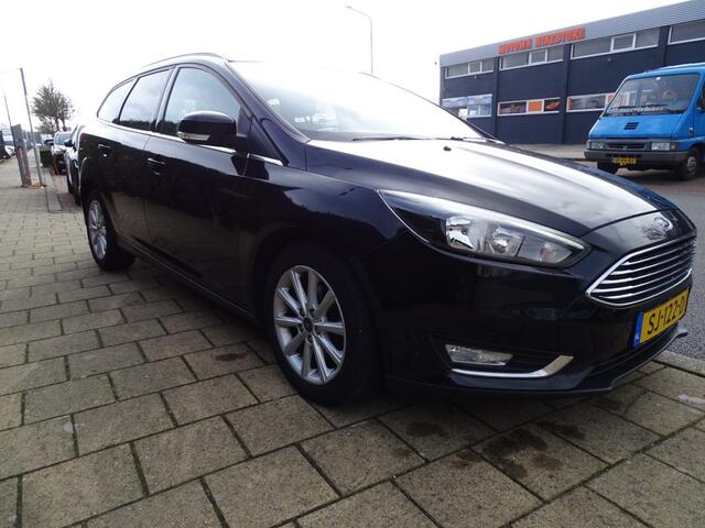 Ford FOCUS 1.0 TITANIUM-Navi-Cruise-Pdc-Clima-Media-Blth-Usb