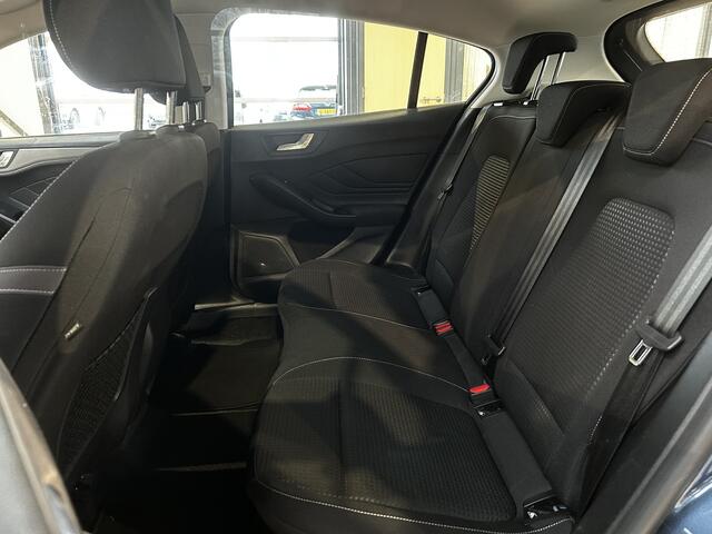Ford FOCUS EcoBoost 100 pk Connected | Camera | Navi | Airco | LED | Apple Carplay | 4 seiz. banden | 100% dealer onderh.