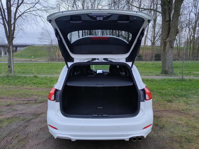 Ford FOCUS Wagon 1.0 EB 125PK ST Line X Business | LED | AGR-STOELEN | CAMERA | WINTERPACK |