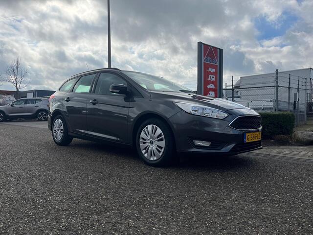 Ford FOCUS Wagon 1.0 Titanium | Cruise Control | Trekhaak | Carplay | NAVI | Parkeersensoren achter | Climate Control