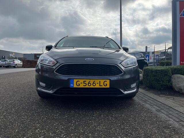 Ford FOCUS Wagon 1.0 Titanium | Cruise Control | Trekhaak | Carplay | NAVI | Parkeersensoren achter | Climate Control
