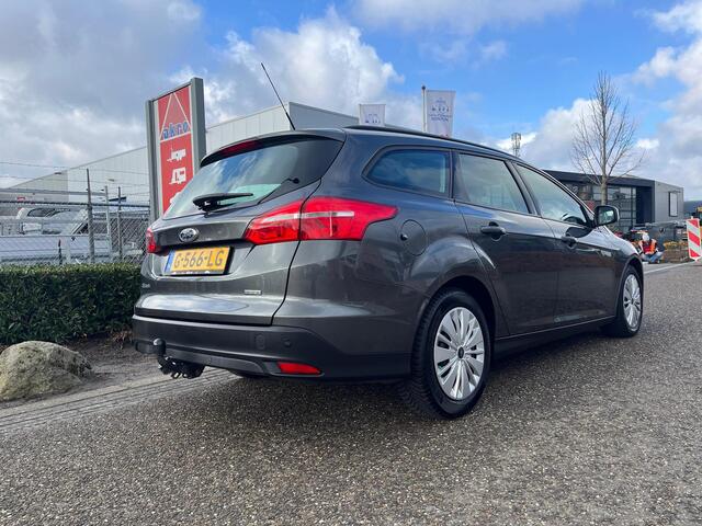 Ford FOCUS Wagon 1.0 Titanium | Cruise Control | Trekhaak | Carplay | NAVI | Parkeersensoren achter | Climate Control