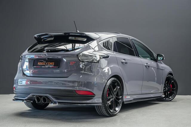 Ford FOCUS ST-3 2.0 250pk PERFORMANCE PACK |Milltek|Maxton splitterset|schuif/kanteldak|Sony|Apple Carplay & Android Auto|19" ST velgen|bi-xenon|lederen Recaro stoelen|parkeersensoren en camera|winterpack|cruise control|