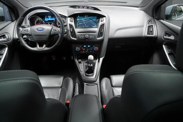 Ford FOCUS ST-3 2.0 250pk PERFORMANCE PACK |Milltek|Maxton splitterset|schuif/kanteldak|Sony|Apple Carplay & Android Auto|19" ST velgen|bi-xenon|lederen Recaro stoelen|parkeersensoren en camera|winterpack|cruise control|