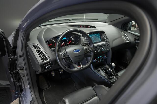 Ford FOCUS ST-3 2.0 250pk PERFORMANCE PACK |Milltek|Maxton splitterset|schuif/kanteldak|Sony|Apple Carplay & Android Auto|19" ST velgen|bi-xenon|lederen Recaro stoelen|parkeersensoren en camera|winterpack|cruise control|