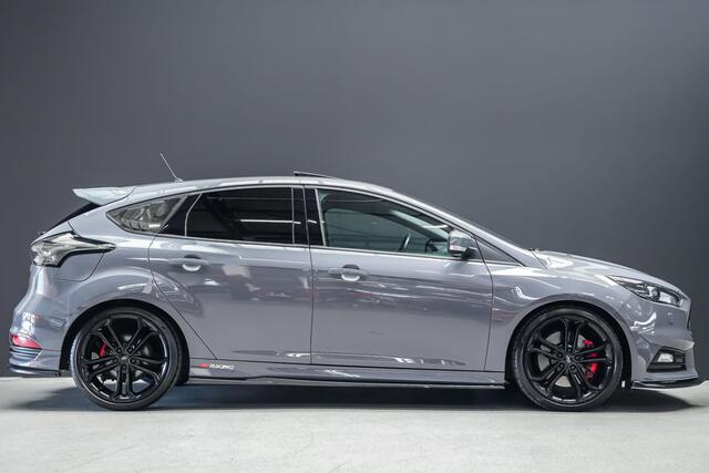 Ford FOCUS ST-3 2.0 250pk PERFORMANCE PACK |Milltek|Maxton splitterset|schuif/kanteldak|Sony|Apple Carplay & Android Auto|19" ST velgen|bi-xenon|lederen Recaro stoelen|parkeersensoren en camera|winterpack|cruise control|