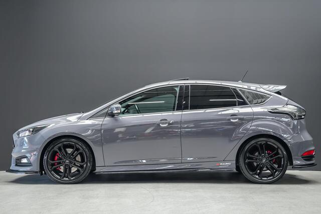 Ford FOCUS ST-3 2.0 250pk PERFORMANCE PACK |Milltek|Maxton splitterset|schuif/kanteldak|Sony|Apple Carplay & Android Auto|19" ST velgen|bi-xenon|lederen Recaro stoelen|parkeersensoren en camera|winterpack|cruise control|