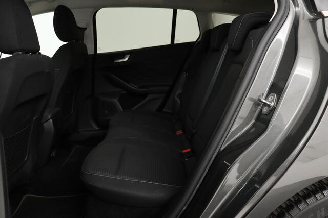 Ford FOCUS 1.0 EcoBoost Titanium | Trekhaak | Camera | Full LED | Navigatie | Keyless | Park Assist | Climate control | Getint glas