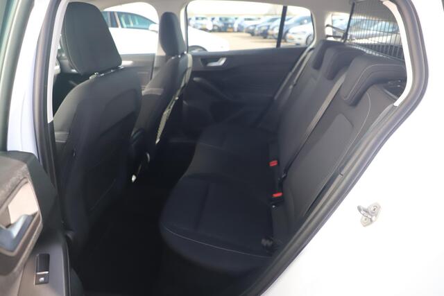 Ford FOCUS Wagon 1.0 EcoBoost Trend Edition Business 101PK Trekhaak Navigatie Carplay Android Cruise Rijstrooksensor 16 inch LMV