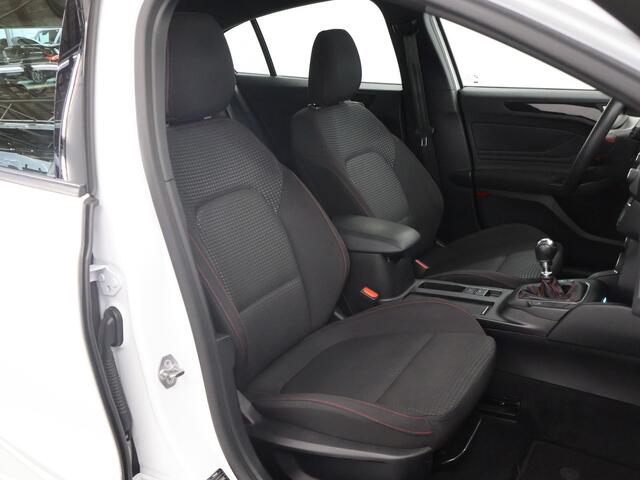 Ford FOCUS 1.0 EcoBoost ST Line Business | Cruise Control | Airco | Keyless Go | Navigatiesysteem
