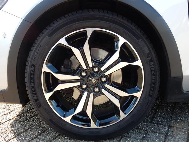 Ford FOCUS Wagon 1.5 150PK EcoBoost Active Business | Winter Pack | 18-inch | Trekhaak | BLIS | Camera | LED | AGR stoelen |