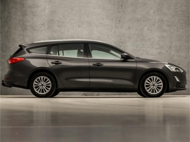 Ford FOCUS Wagon 1.0 EcoBoost Titanium Automaat (APPLE CARPLAY, GROOT NAVI, CLIMATE, TREKHAAK, SPORTSTOELEN, PARKEERSENSOREN, KEYLESS, NIEUWE APK, NIEUWSTAAT)