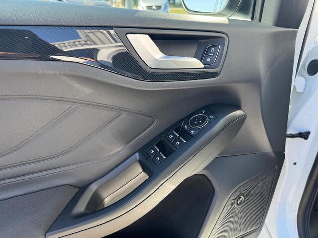 Ford FOCUS Wagon 1.0 EcoBoost ST Line Business navi