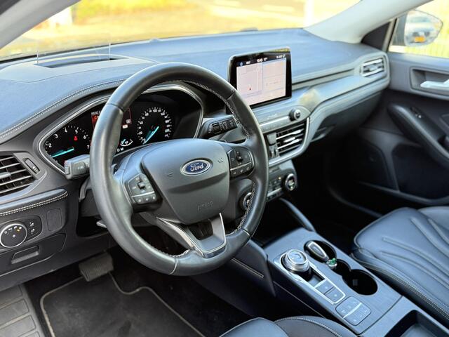 Ford FOCUS Wagon 1.5 EcoBoost Vignale | Trekhaak | Head Up | Leder | Navi | Stoelverwarming