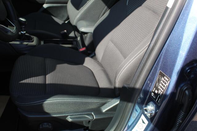 Ford FOCUS Wagon 1.0-125pk EcoBoost Mild-hybrid Titanium. Mooie, ruime, luxe en comfortabele Ford Focus wagon. Volautm. airco dual, camera, stoel-, stuur- en voorraamverw., easy entry/easy go, cruise control, Isofix, side- en lane assist, parkeersensoren v+a, LM wie