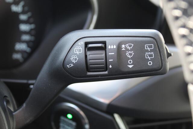 Ford FOCUS Wagon 1.0-125pk EcoBoost Mild-hybrid Titanium. Mooie, ruime, luxe en comfortabele Ford Focus wagon. Volautm. airco dual, camera, stoel-, stuur- en voorraamverw., easy entry/easy go, cruise control, Isofix, side- en lane assist, parkeersensoren v+a, LM wie